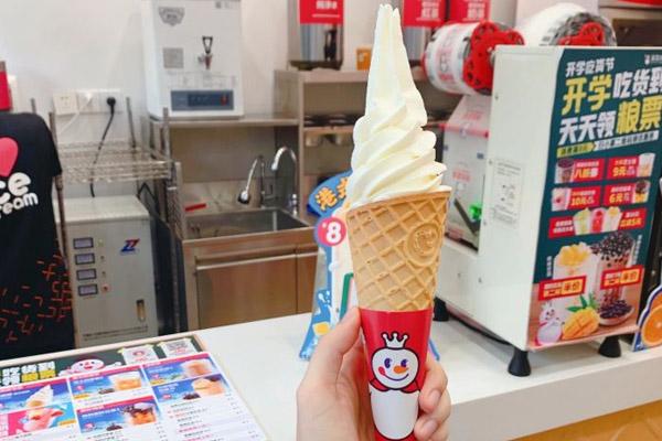 2025蜜雪冰城代理加盟费贵不贵：广场集装箱店加盟条件